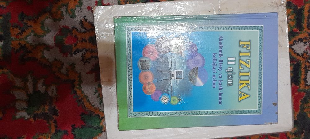 Kitoblar sotiladi narxini Telefonda kelishamiz