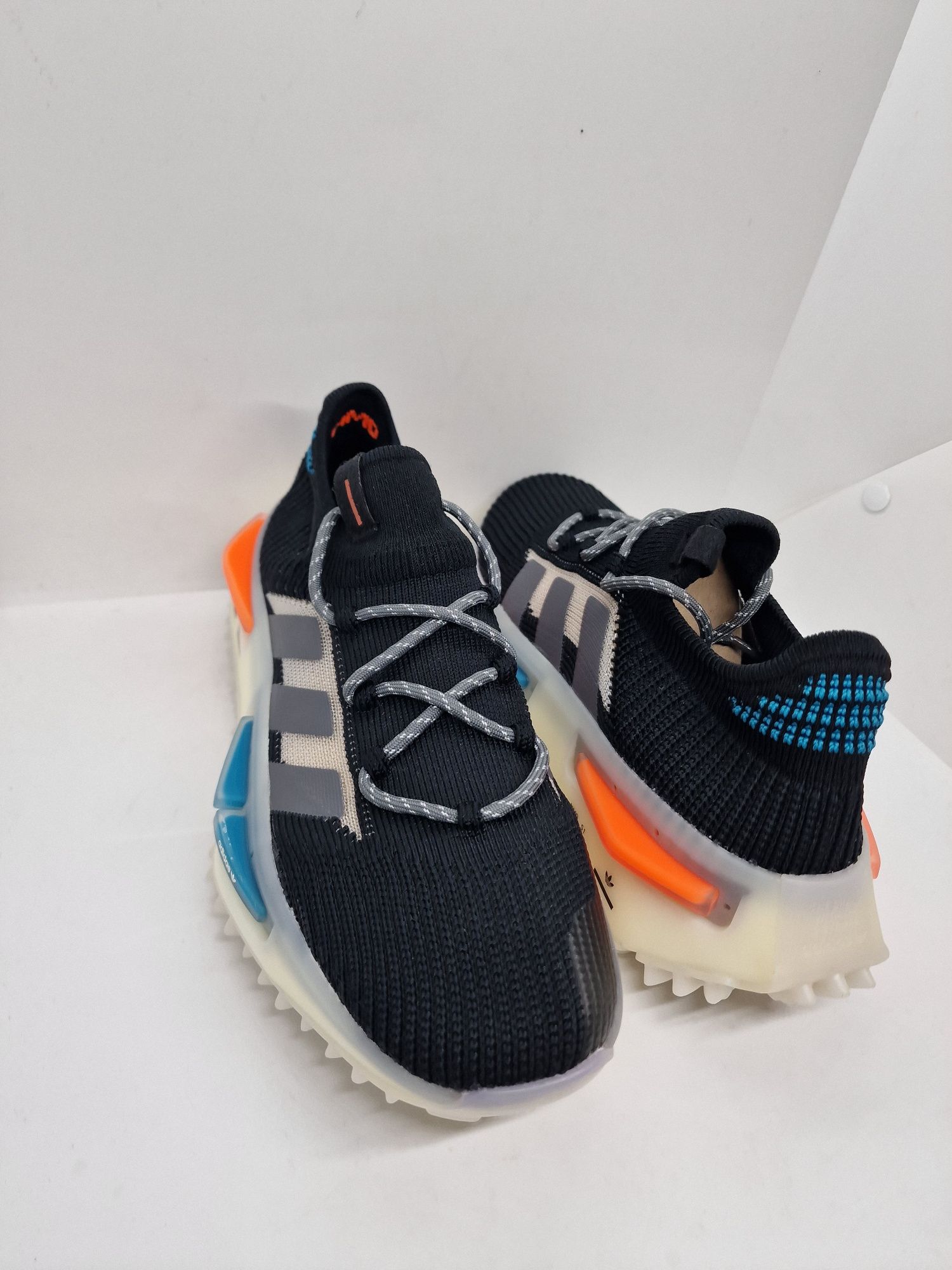 Adidas NMD S1 FZ5706 nr. 39 1/3,40 2/3,41 1/3 fit 1/2 de nr mai mare