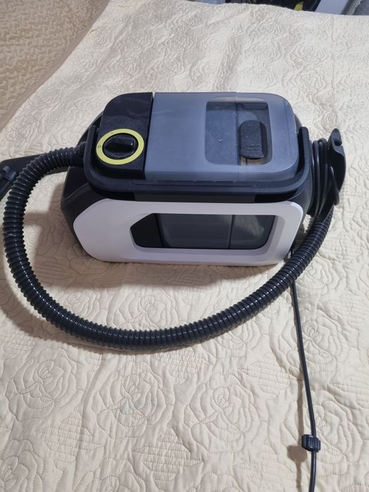 aspirator cu spălare karcher  galben negru