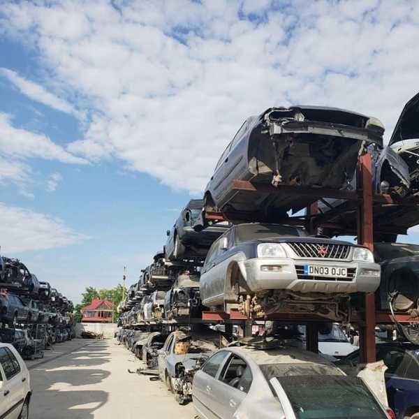 cu volan pe stanga chiar si defecte