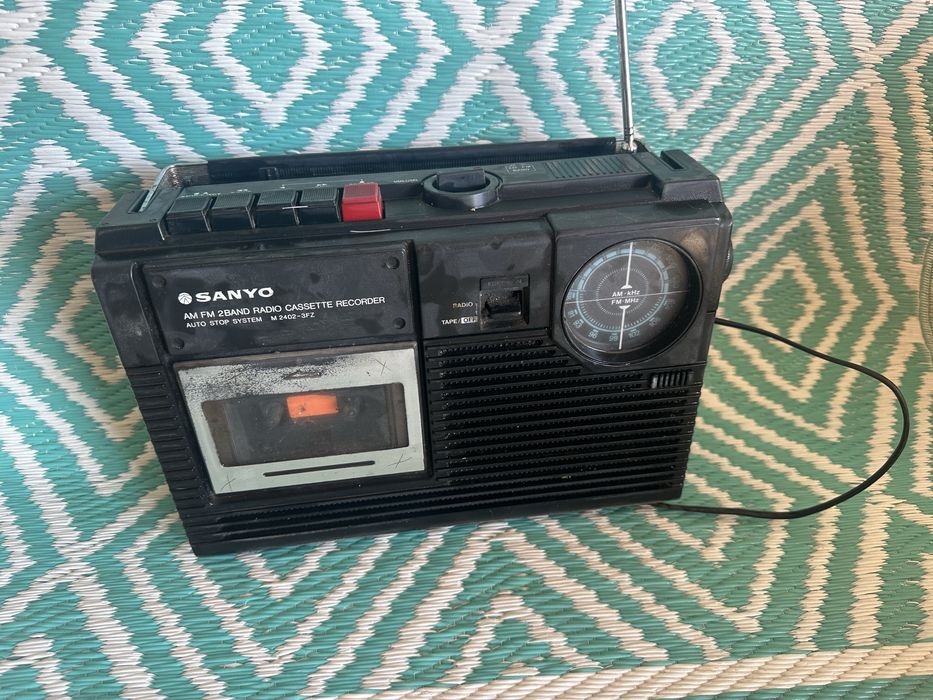 Casetofon*radio casetofon*caseta*Am/Fm Sanyo 2402