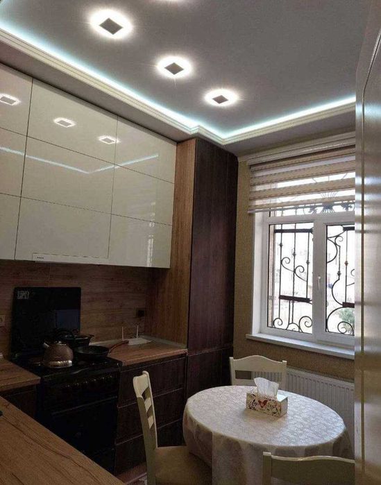 Сдается 2х комнатная квартира на 1 этаже + подвал спорт зал