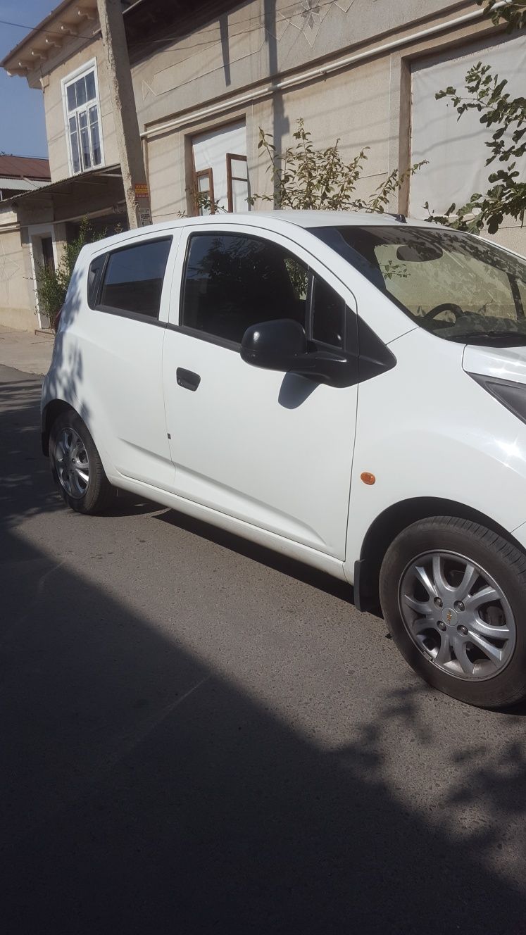 Chevrolet spark sotiladi