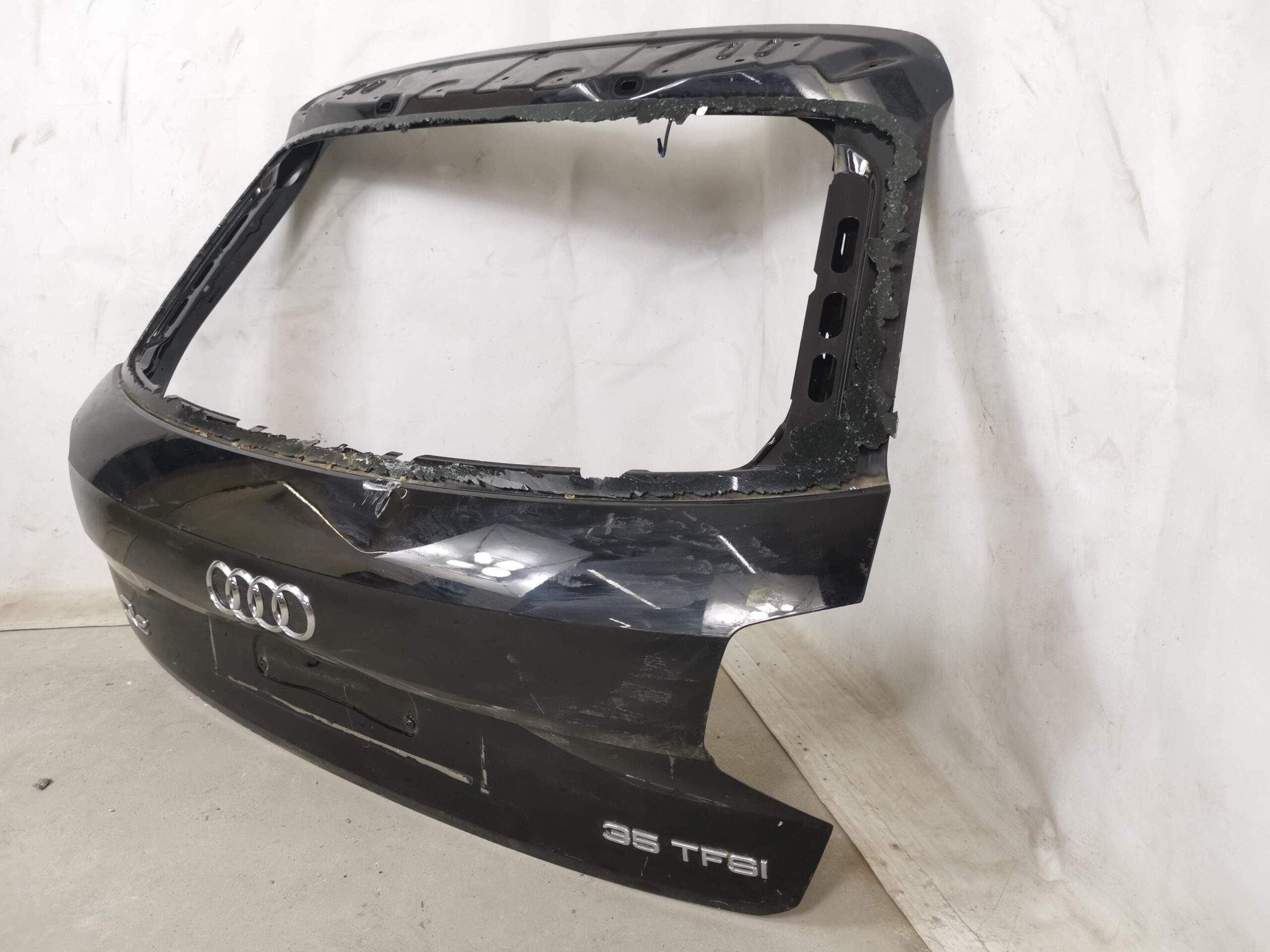 Задно стъкло Капак багажник Ауди Q2 1 [ - ] Повреден Audi Q2 1 [ - ] П
