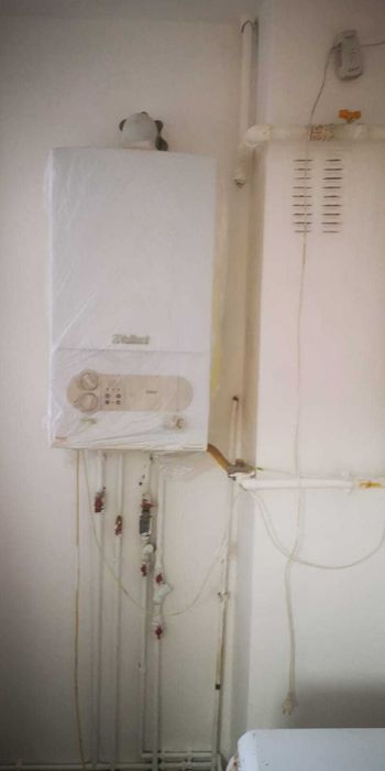 Inchiriez spatiu cu intrare exterioara .