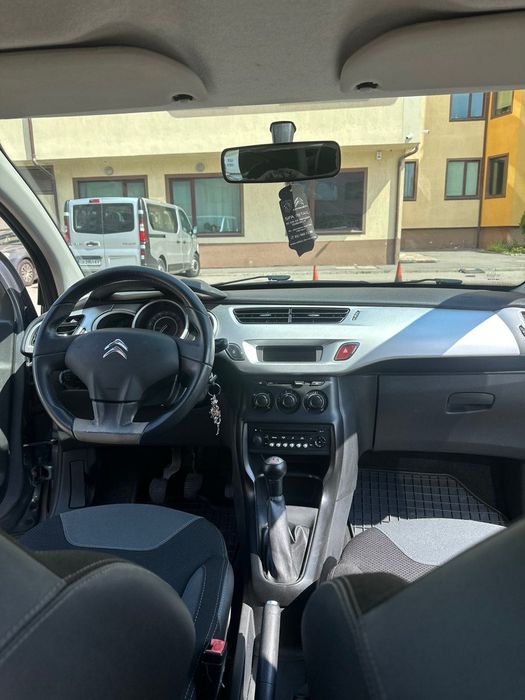 Продавам автомобил