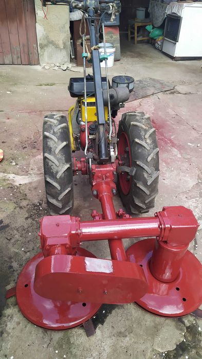 Мотокултиватор с инвентар