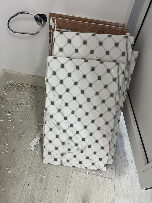 Продам Кафель 60/60 стоял на кухни.
