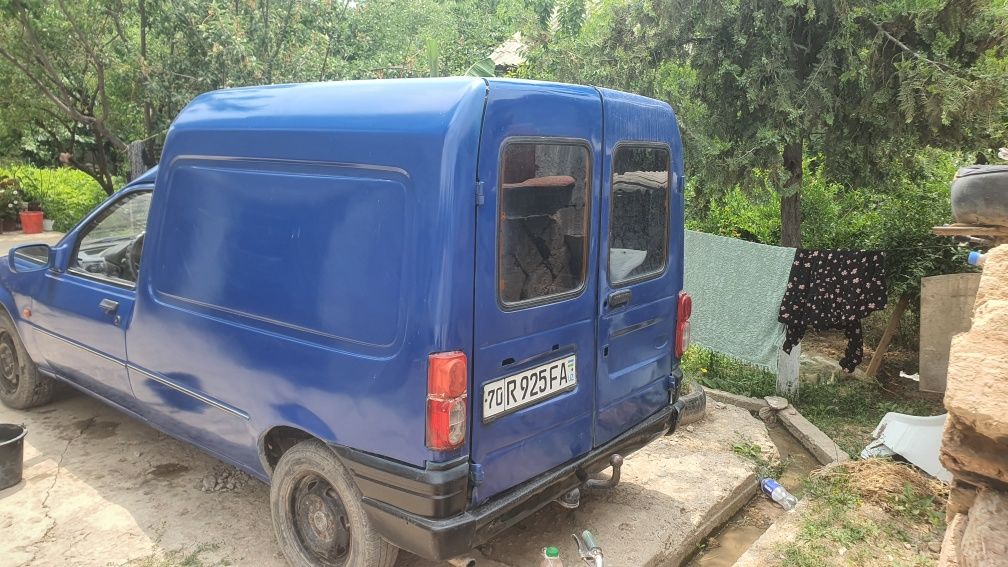 Ford mashinasi moshina  salarkada yuradi