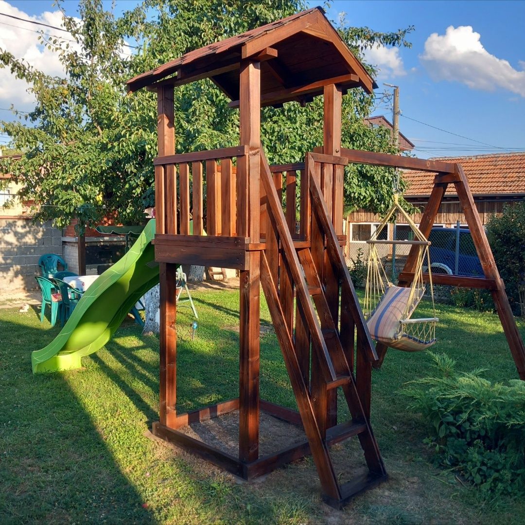 Къщичка с пързалка и люлка