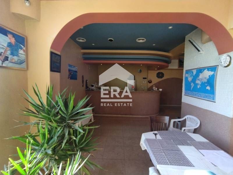 Продава се уникален имот в Димитровград – търговски обект и жилищна ча