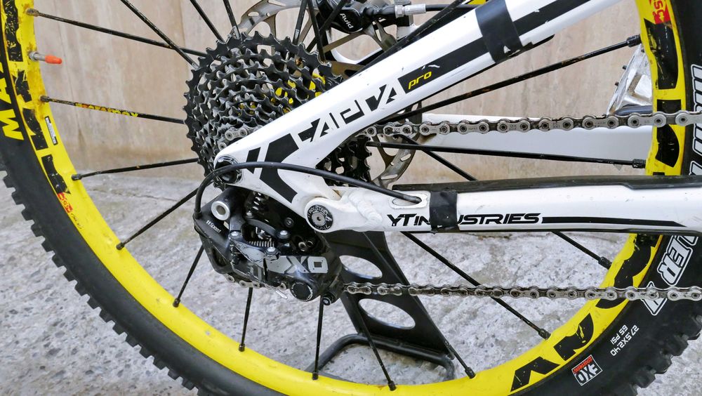 YT Capra CF Pro, 27.5 S, карбон, BOS Deville 170 ход, 1x 11 SRAM XO1
