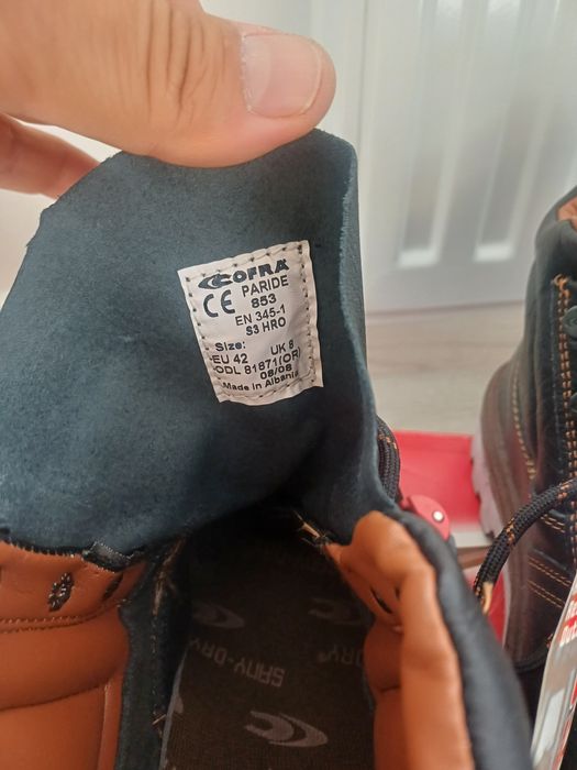 Pantofi de lucru Cofra mărimea 42!