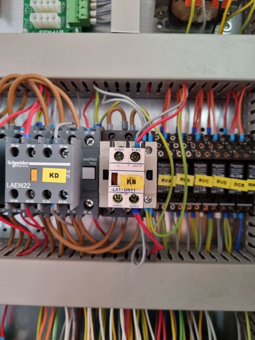 Electrician, execut diferite lucrări de modernizare etc