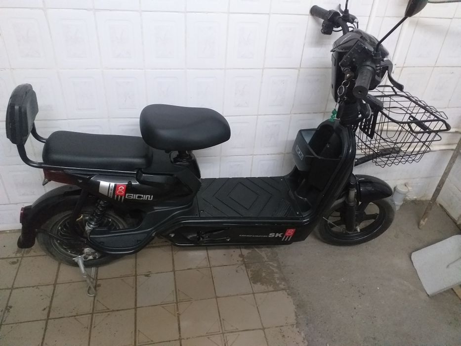 Продам электроскутер (велос)