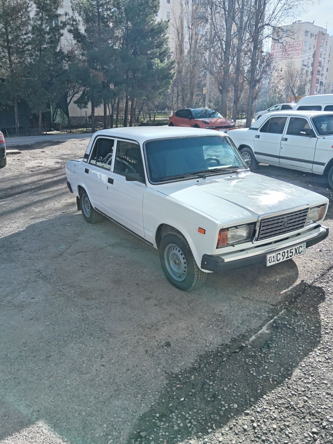 Vaz 2107 sotiladi