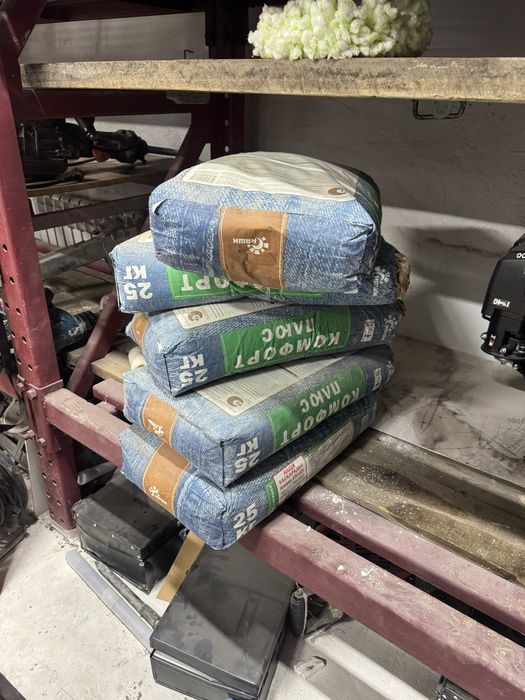 Продам пять мешков гипсовая штукатурка смеси