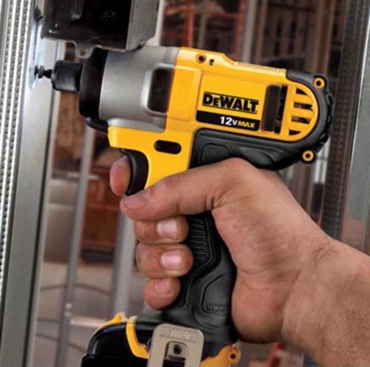 DEWALT Винтоверт DCD710N Импакт DCF815 12V 2 Батерии x 2Ah Зарядно