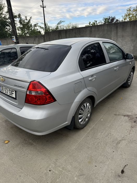 Se vinde chevrolet aveo lt 2010
