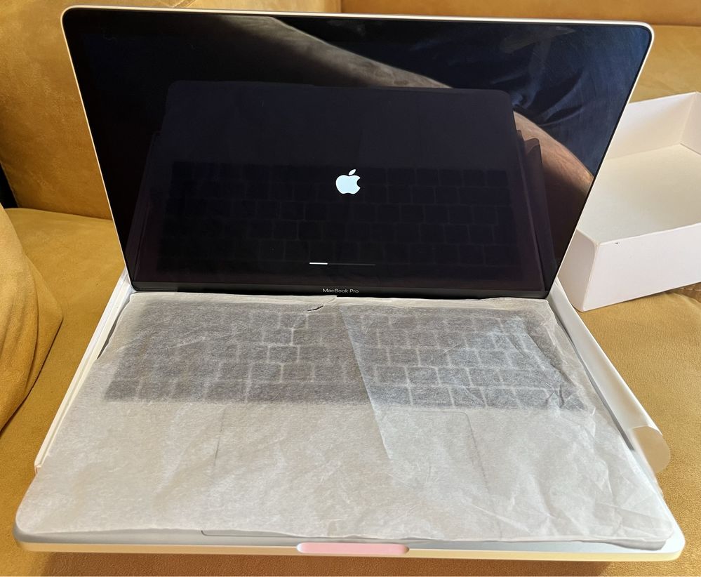 13-inch MacBook Pro Silver / 2.4GHz QC / 8GB / 256GB