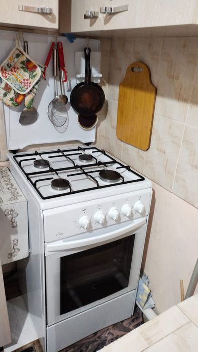 Продам газ плиту
