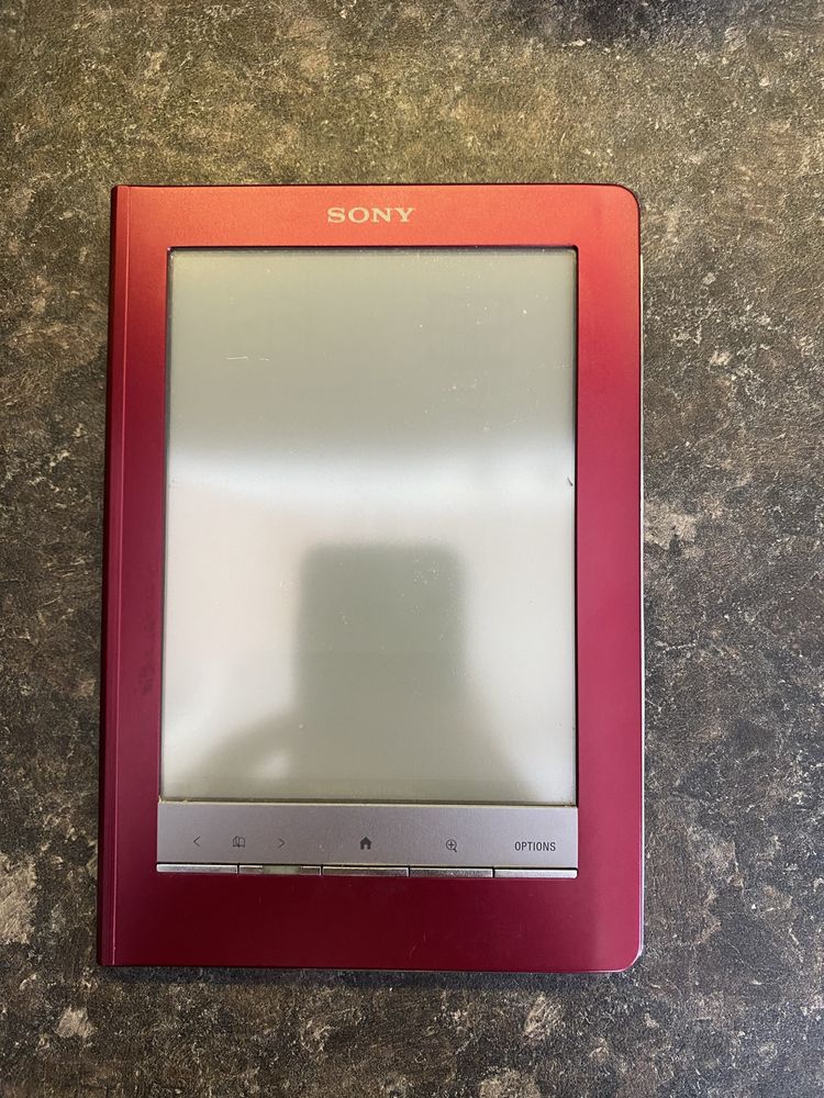 Продавам електронен четец Sony PRS-600