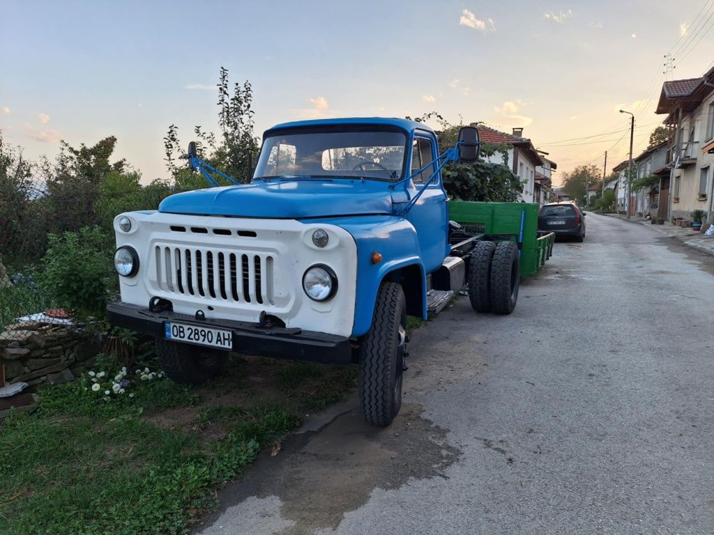 Продава се камион