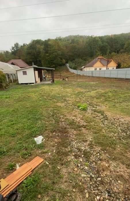 Vand teren intravila + casuta locuibila