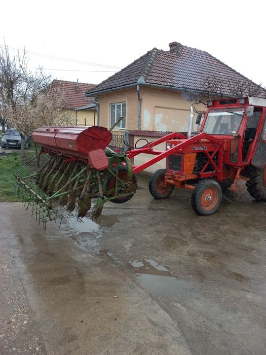 Incarcator frontal pentru u650 și semănătoare  păioase  nodet