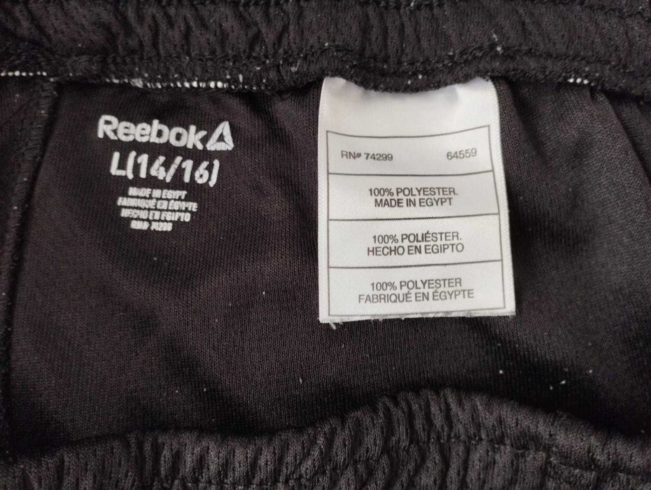 Vand pantaloni scurti Reebok