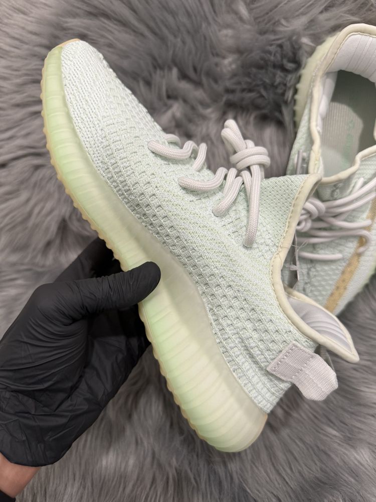 36-46 Yeezy 350 v2 Hyperspace