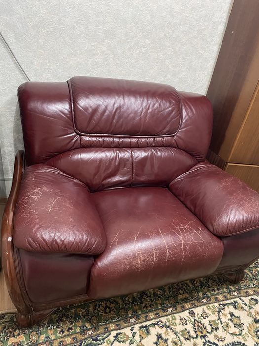 Диваны три продается