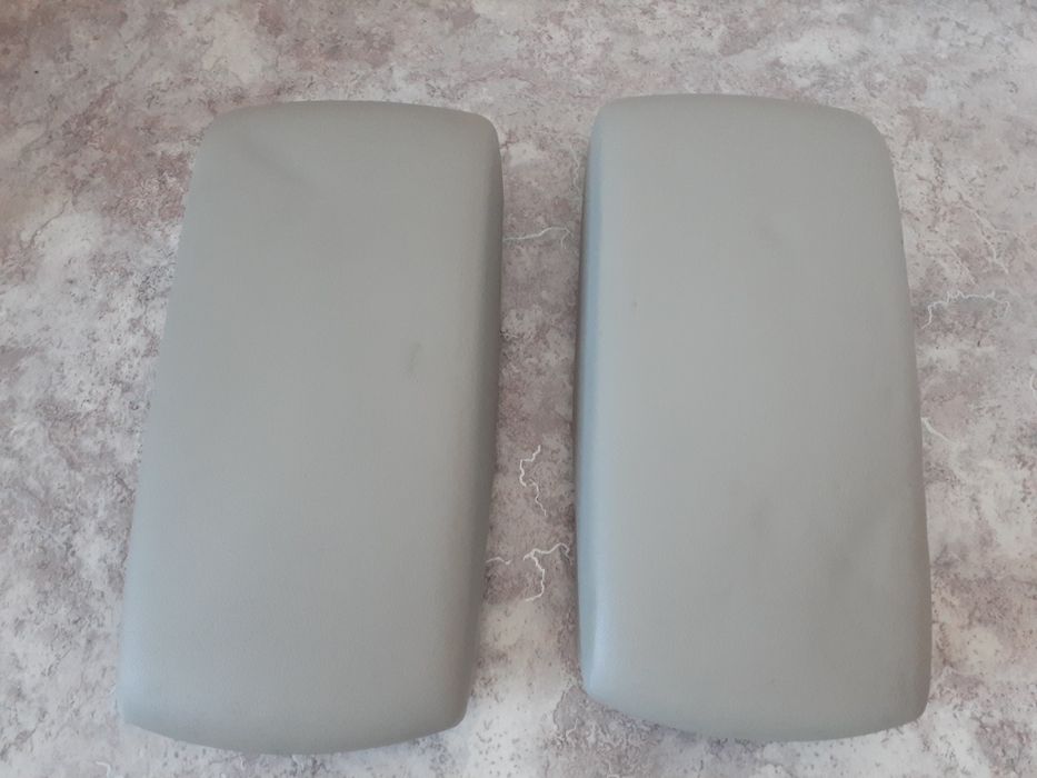 Продам крышу подлокотника Тойота Камри 40 -45