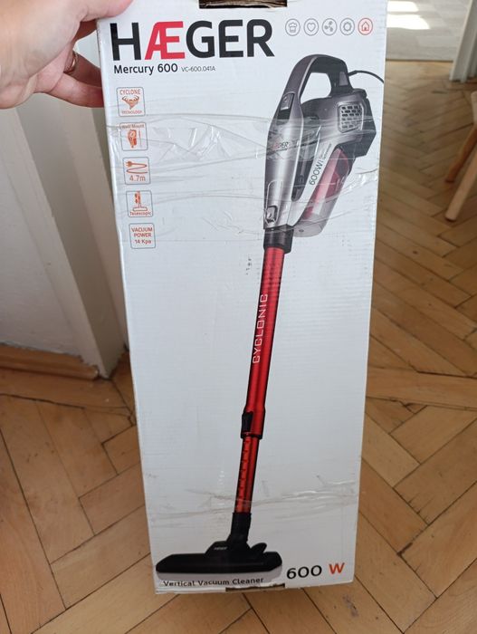 Aspirator vertical cu fir, aspirare cyclonica, fara sac