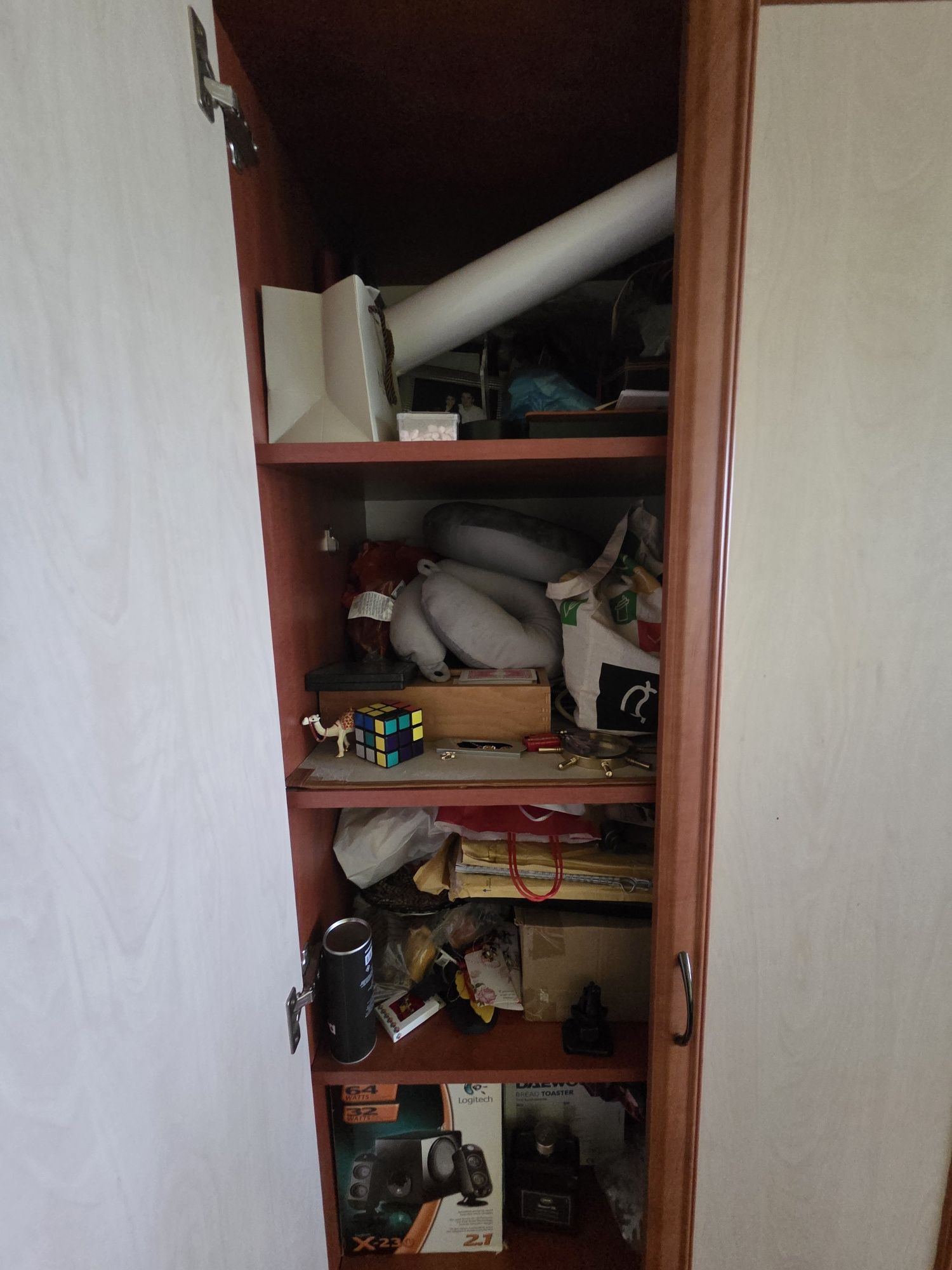 Vand mobila sufragerie, cu biblioteca