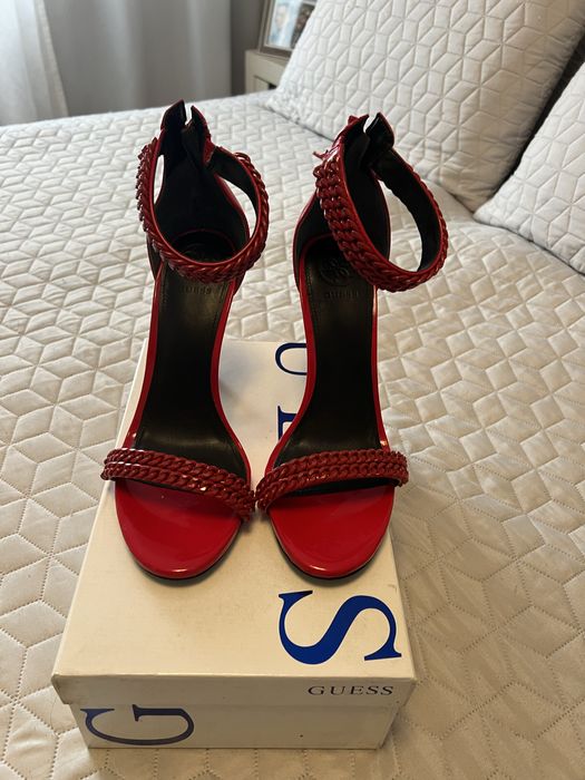 Елегантни дамски обувки