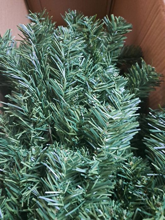 Brad cu aspect natural