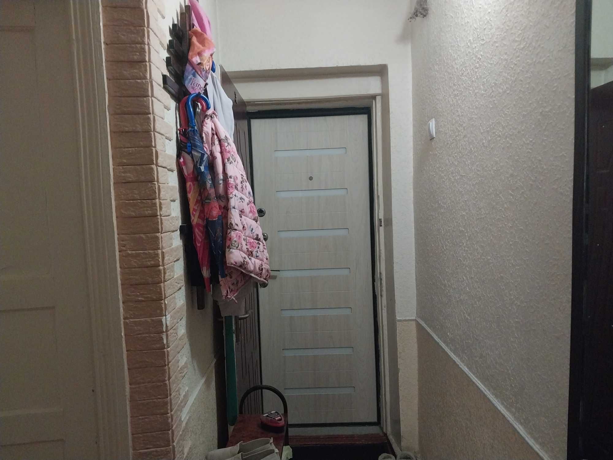 Продается 1-комнатная квартира, переделанная в 2-х.
