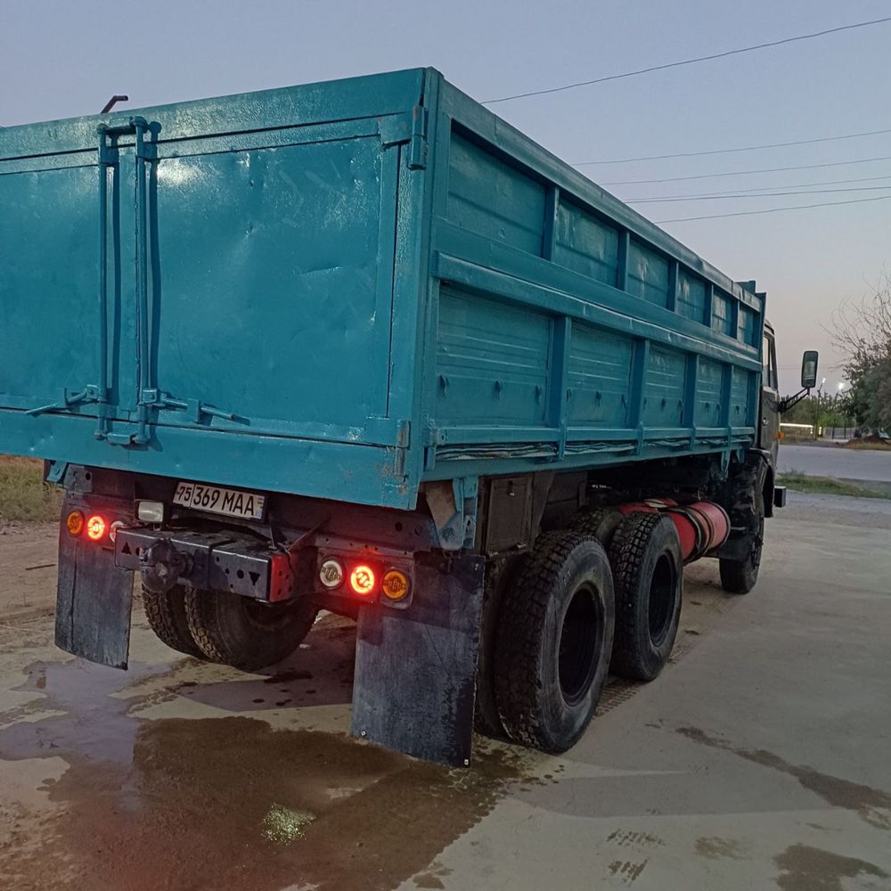 Kamaz srochni sotiladi