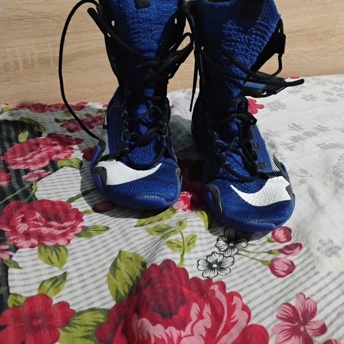 Продавам боксови обувки nike