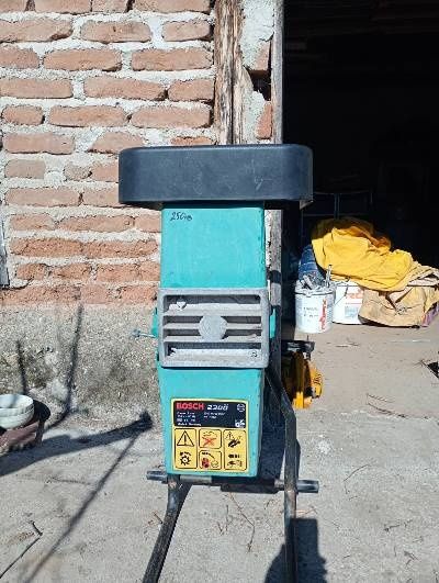 Дробилка за клони Bosh 2300 AXT за Части