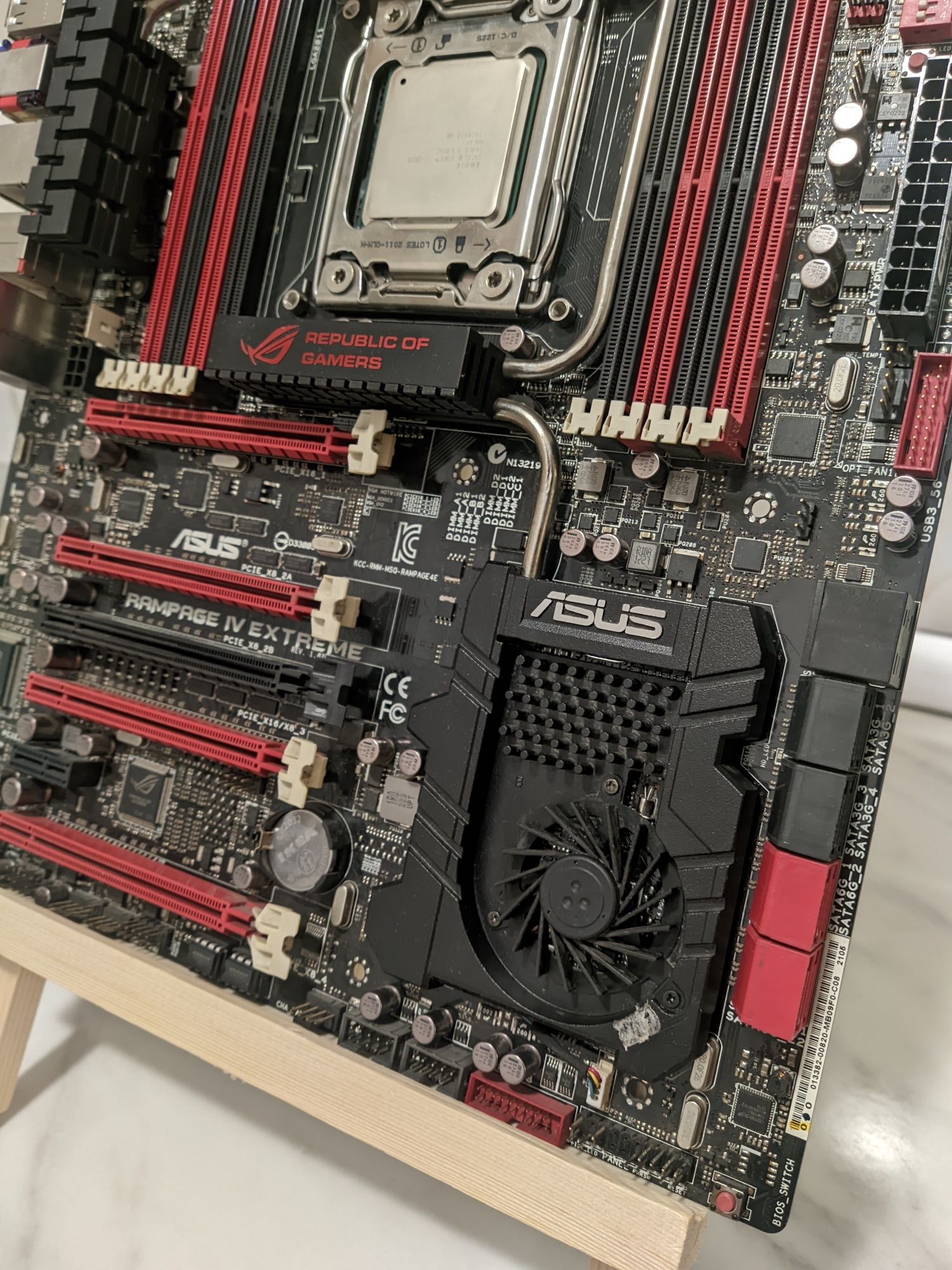 Placa de baza Asus Rampage IV Extreme socket 2011+ I7 3820