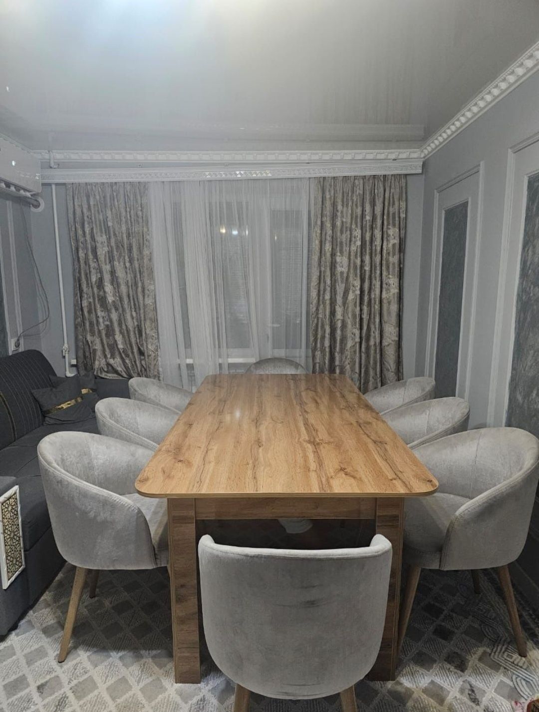 продаются стол и стулья