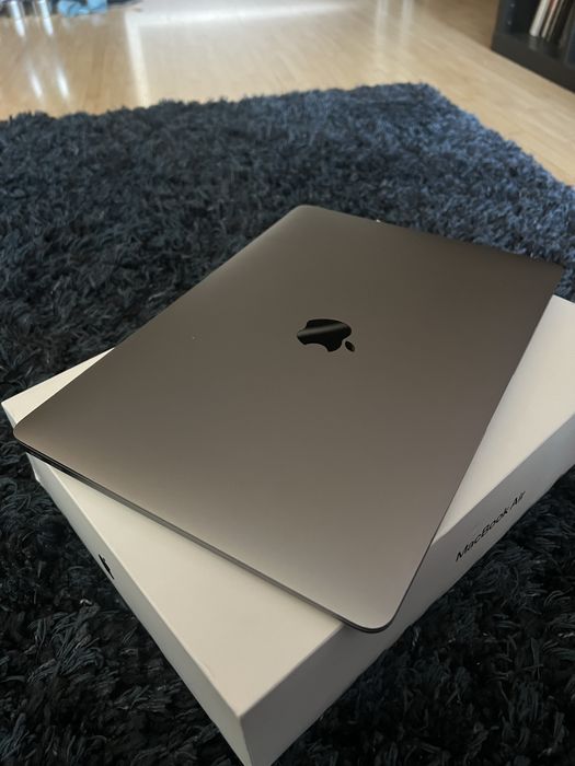 Apple MacBook Air 13″ (M1, 2020) 8 GB/256 GB Space Grey