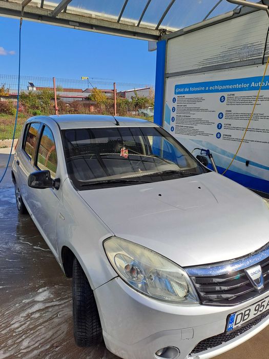 Vând Sandero an 2008