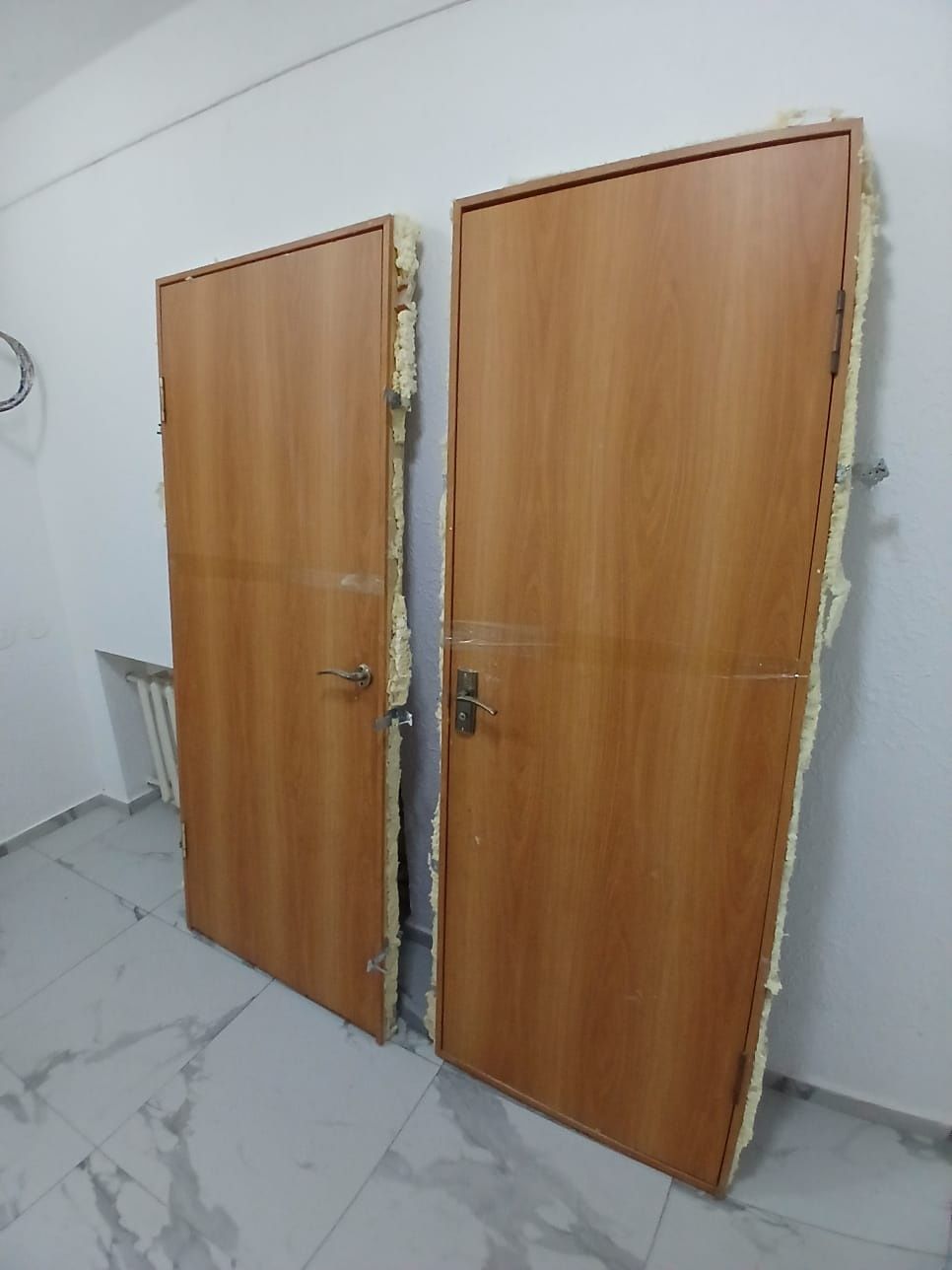 Продам  двери есть доставка