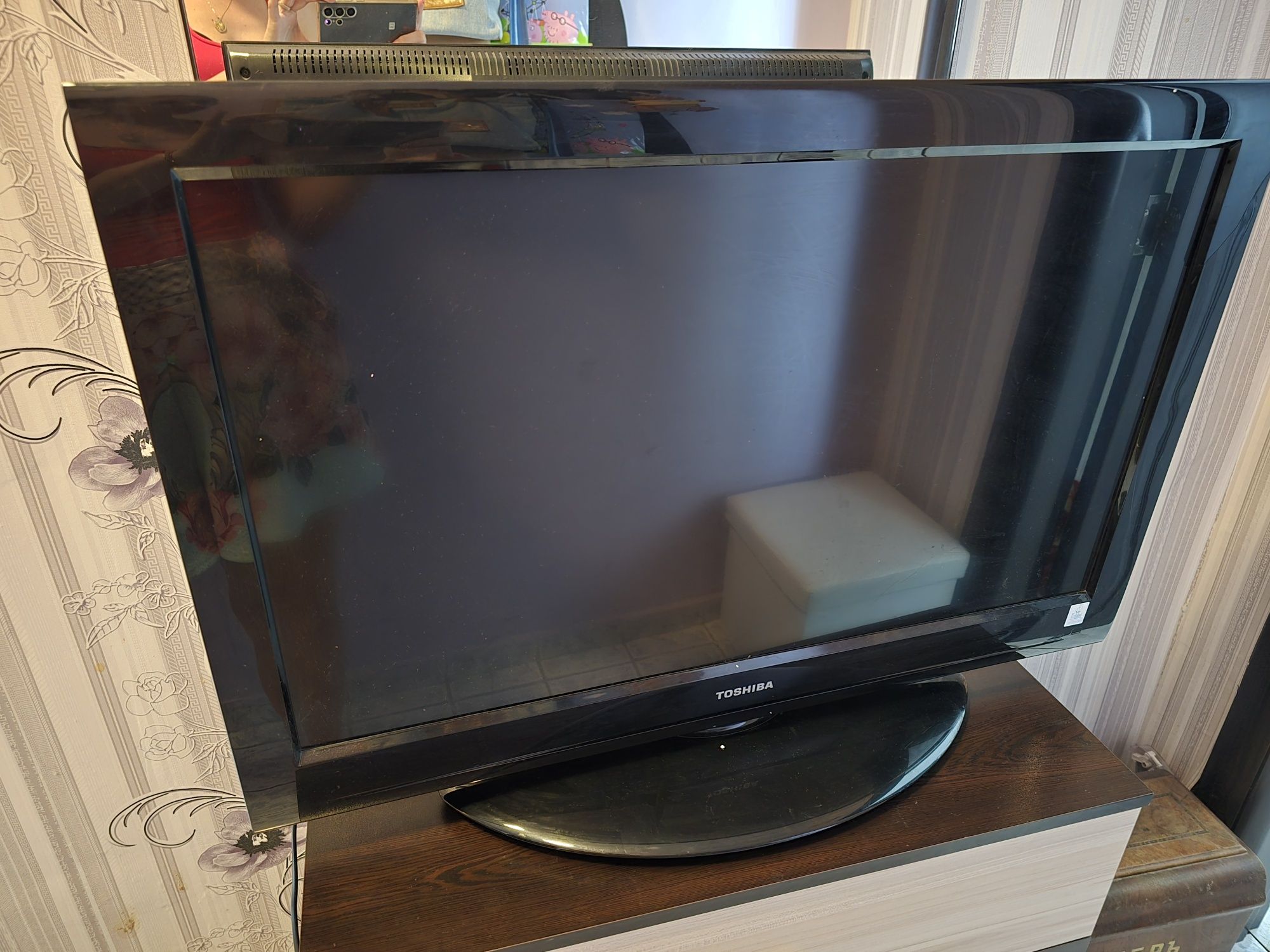 Телевизор Toshiba LCD COLOUR TV