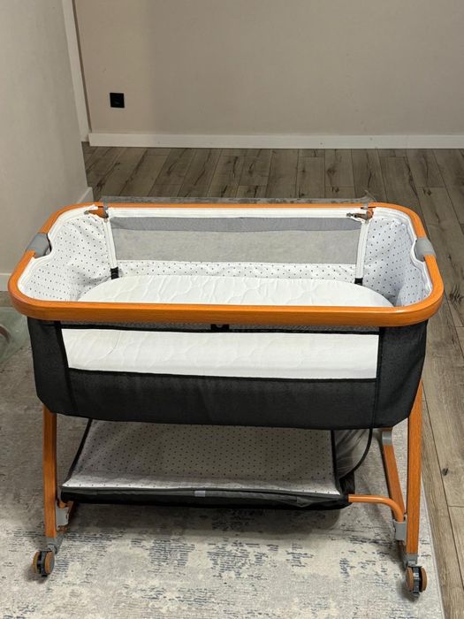 Продам  кроватку-манеж  с матрасом в отличном состоянии