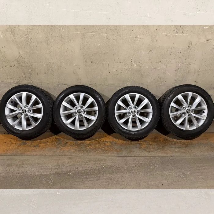Продам диски от шкоды с зимней резиной Ykohama 205/55/16