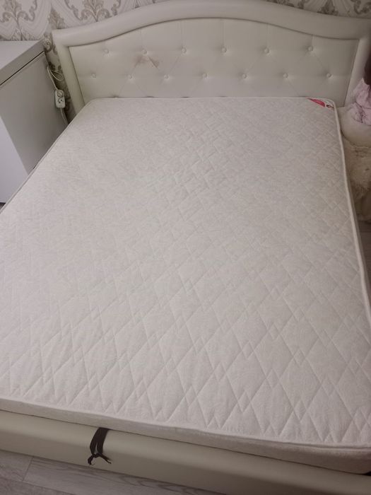 Продам двухспальную  кровать